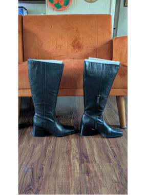 New in Box Vince Camuto Sangeti boots 10M